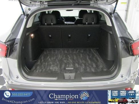 Certified 2025 Chevrolet Trax LT FWD image 11