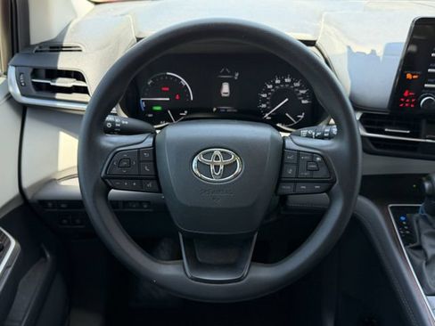 Used 2024 Toyota Sienna LE w/ LE Plus Package FWD image 13