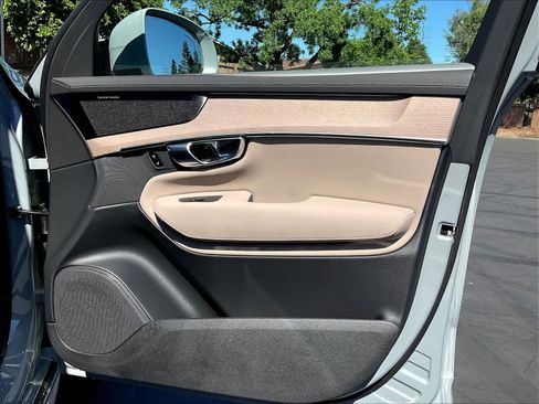 New 2026 Volvo XC90 B5 Plus w/ Protection Package Premier image 31