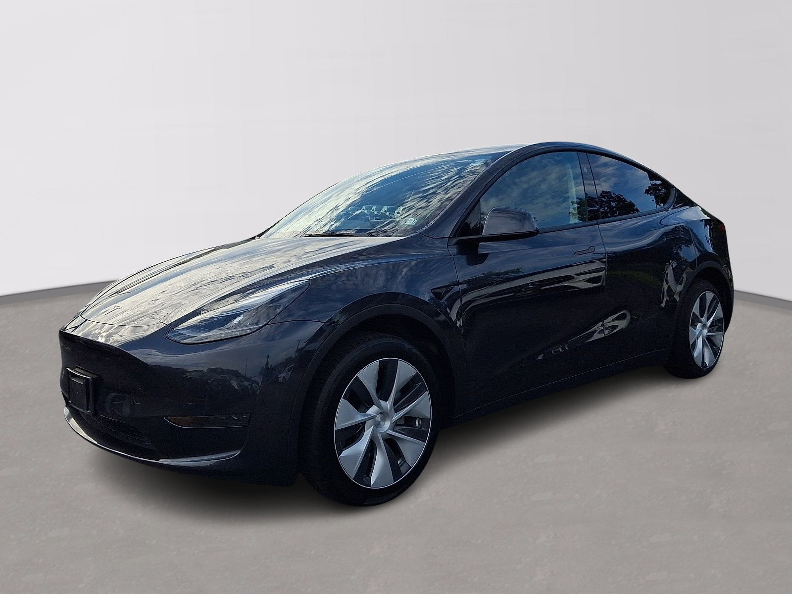 Used 2024 Tesla Model Y Long Range RWD image 3