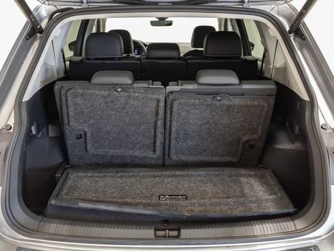 Used 2024 Volkswagen Tiguan SE FWD image 37