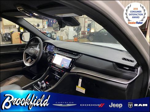 New 2026 Jeep Grand Cherokee Altitude AWD/4WD image 32