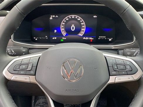 New 2026 Volkswagen Taos SE image 14