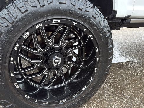 Used 2022 Ford F250 Platinum w/ FX4 Off-Road Package AWD/4WD image 28