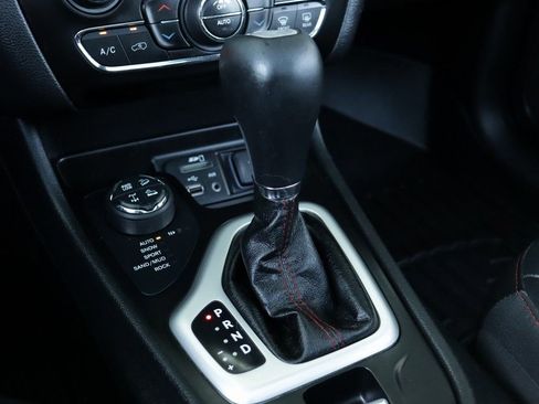 Used 2018 Jeep Cherokee Trailhawk w/ Comfort/Convenience Group image 24