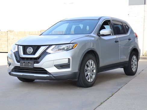 Used 2018 Nissan Rogue S FWD image 2