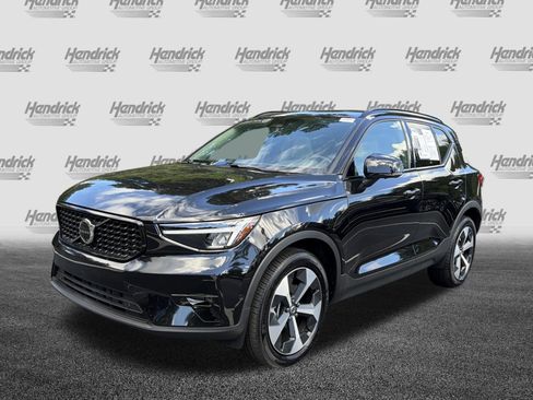 Certified 2025 Volvo XC40 B5 Plus AWD/4WD image 5