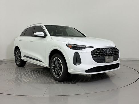 Certified 2025 Audi Q5 Premium w/ Convenience Package AWD/4WD image 7