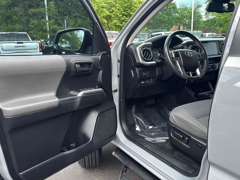 Used 2021 Toyota Tacoma SR5 RWD image 2
