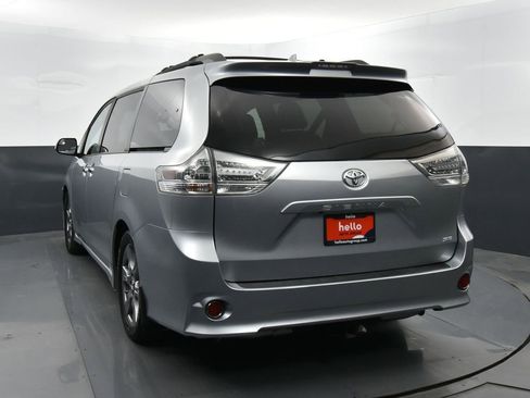 Used 2019 Toyota Sienna SE image 31