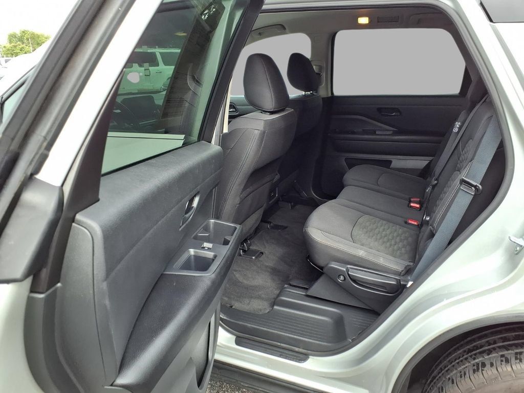 Used 2025 Nissan Pathfinder SV AWD/4WD image 24