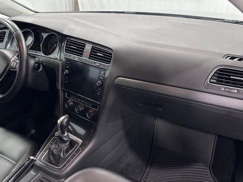Used 2019 Volkswagen Golf SE w/ Driver Assistance Package image 17