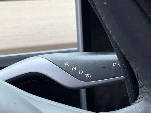 Used 2022 Tesla Model Y Long Range AWD/4WD image 8