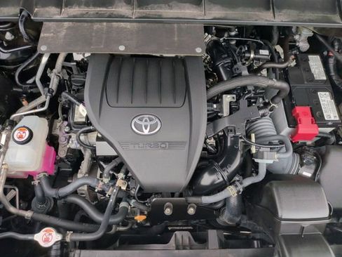 Used 2023 Toyota Highlander L FWD image 32