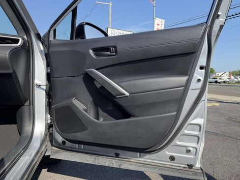 Used 2024 Toyota Corolla Cross LE FWD image 14