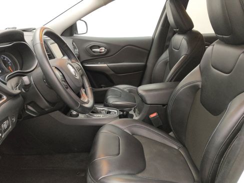 Used 2020 Jeep Cherokee Latitude Plus w/ Cold Weather Group image 17