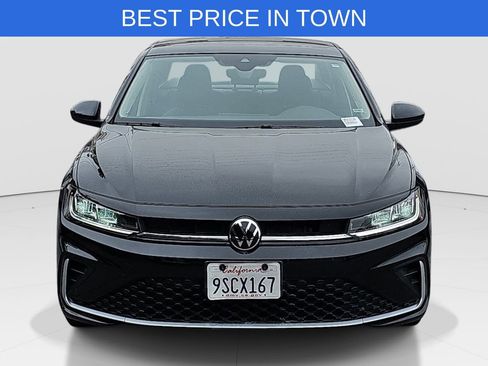 Used 2025 Volkswagen Jetta SE FWD image 2