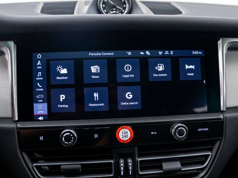 Certified 2026 Porsche Macan AWD/4WD image 24