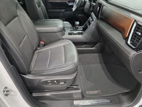 Used 2024 GMC Sierra 1500 Denali AWD/4WD image 25