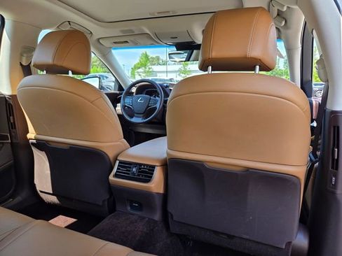 Used 2019 Lexus LS 500 w/ Accessory Package (Z2) RWD image 17