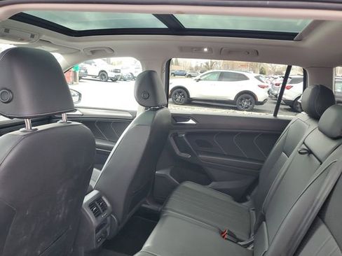 Used 2023 Volkswagen Tiguan SE w/ Panoramic Sunroof Package image 8