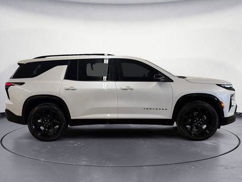 Used 2024 Chevrolet Traverse RS image 7