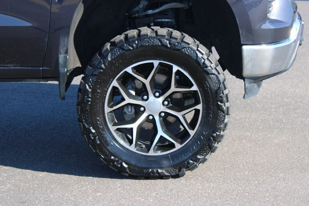 Used 2022 Chevrolet Silverado 1500 LT w/ Z71 Off-Road Package AWD/4WD image 12