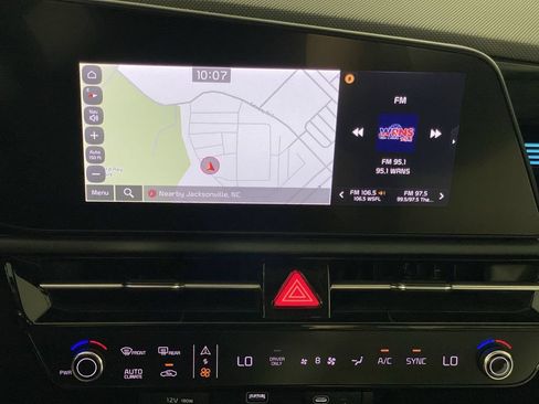 Used 2024 Kia Niro EX Touring FWD image 19