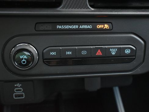 Used 2025 Ford Maverick XL w/ Equipment Group 102A AWD/4WD image 26