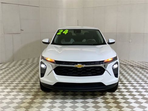 Used 2024 Chevrolet Trax LS w/ LS Convenience Package image 21