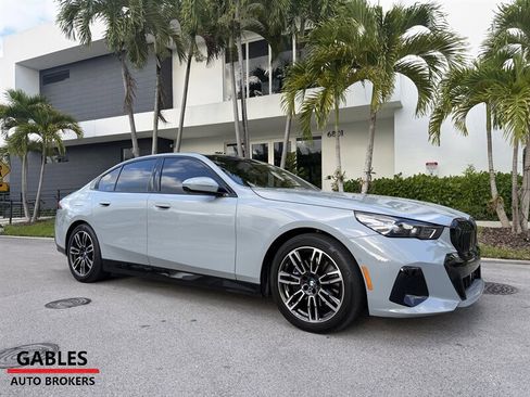 Used 2025 BMW 530i xDrive image 2