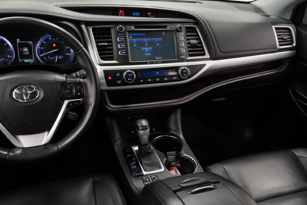 Used 2019 Toyota Highlander XLE AWD/4WD image 23