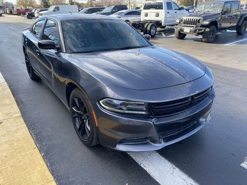 Used 2018 Dodge Charger SXT Plus w/ Blacktop Package image 2