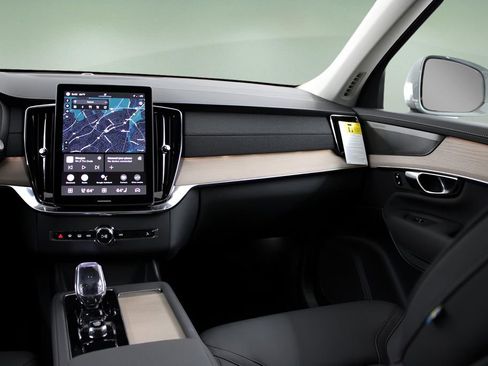 New 2025 Volvo XC90 T8 Plus w/ Protection Package Premier image 29