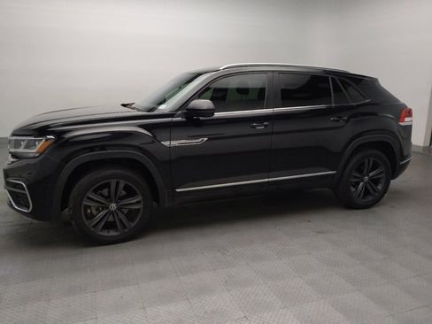 Used 2021 Volkswagen Atlas Cross Sport SE w/ Panoramic Sunroof Package FWD image 2