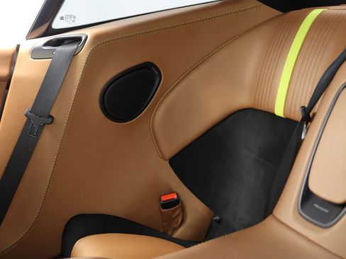 Used 2020 Aston Martin DB11 AMR image 44