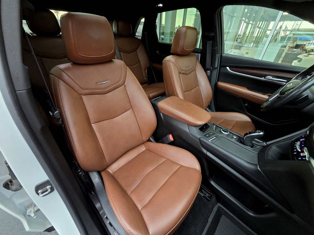 Used 2023 Cadillac XT5 Premium Luxury w/ Technology Package AWD/4WD image 46