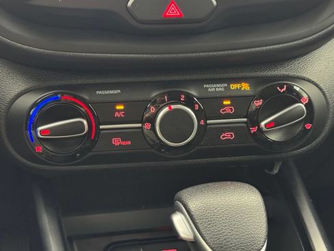 Used 2020 Kia Soul S FWD image 23