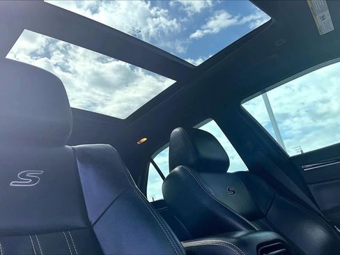Used 2018 Chrysler 300 S w/ 300S Premium Group RWD image 14
