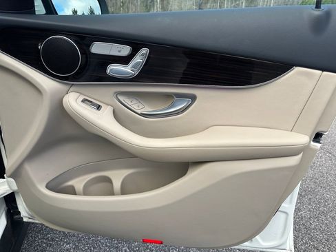 Certified 2022 Mercedes-Benz GLC 300 image 35