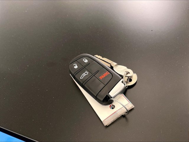Used 2016 Dodge Challenger SRT Hellcat RWD image 9
