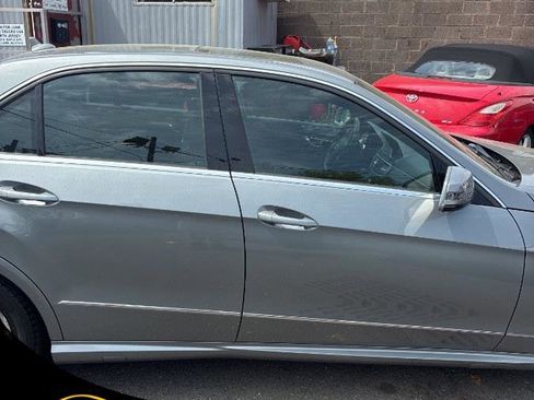 Used 2011 Mercedes-Benz E 350 4MATIC Sedan image 8