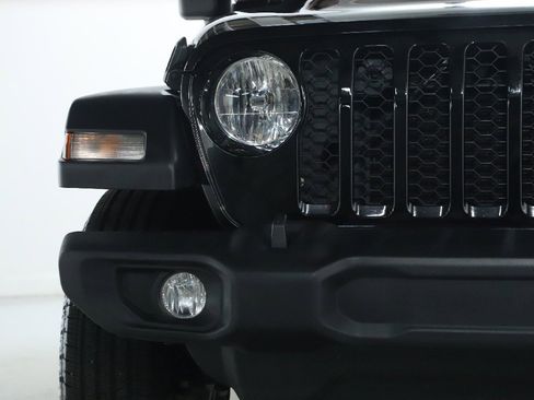 Used 2024 Jeep Wrangler Sport S image 7