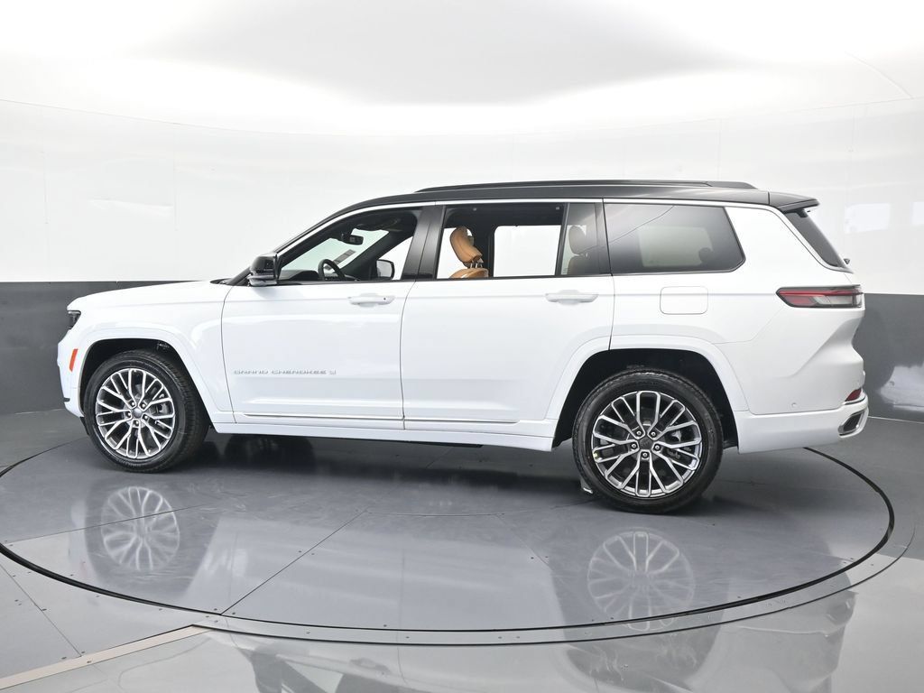 Used 2025 Jeep Grand Cherokee L Summit AWD/4WD image 3