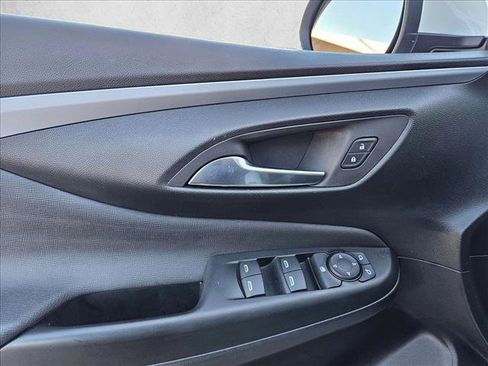 Used 2025 Buick Envista Preferred image 9