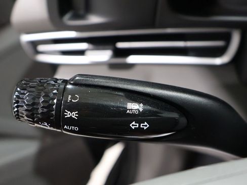 Used 2021 Hyundai Elantra SE image 33