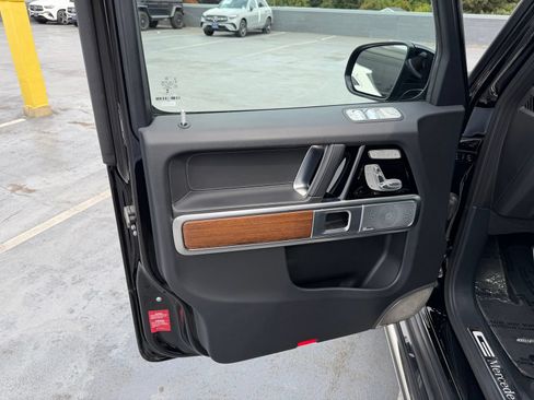 Used 2024 Mercedes-Benz G 550 image 11