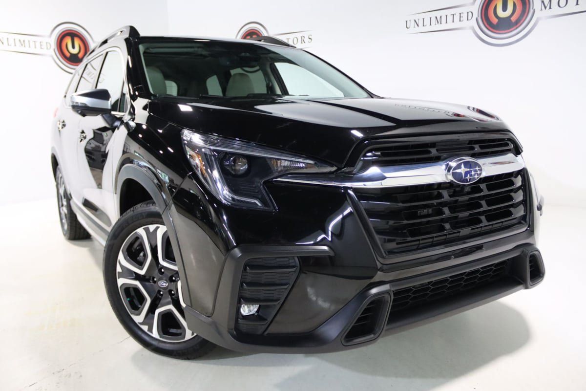Used 2023 Subaru Ascent Limited w/ Technology Package AWD/4WD image 7