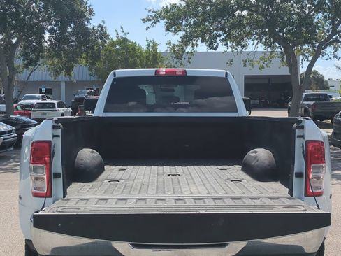 Used 2024 RAM 3500 Tradesman w/ Chrome Appearance Group AWD/4WD image 14