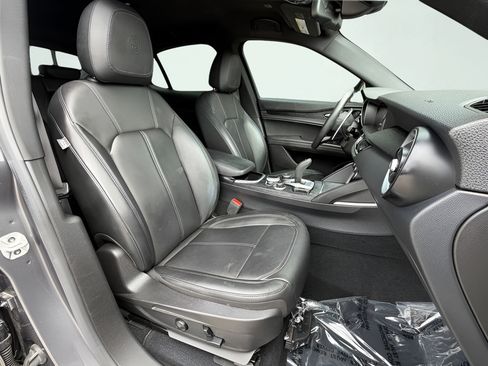 Used 2022 Alfa Romeo Stelvio Sprint RWD image 34